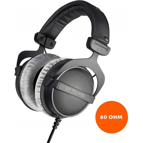 Over-Ear Studio Headphones in black. Enclosed design, wired for professional recording and monitoring