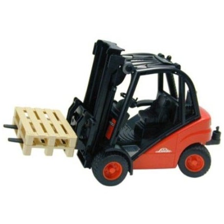 Forklift with 2 Pallets