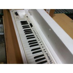 ROLAND MIDI Keytar Keyboard